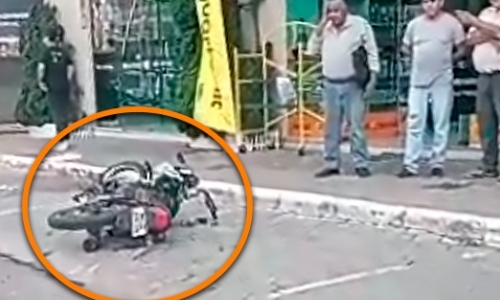 Colisão entre carro e moto deixa motoqueiro gravemente ferido