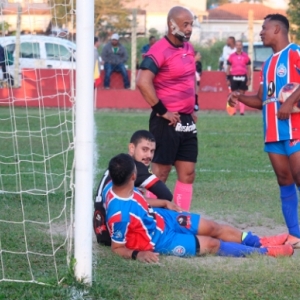 Em jogo duro, Bahia segura resultado e garante vaga na Série A