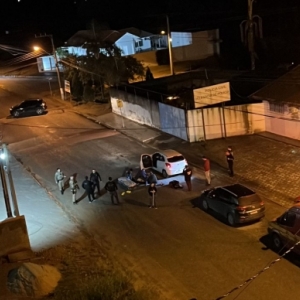 Acusado de estupro é perseguido por policiais e tenta se matar em em frente a delegacia