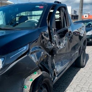Colisão entre dois veículos é registrada; um deles o airbag teve que ser acionado