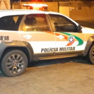 Após colisão amigo de envolvido em acidente tenta buscar moto e acaba preso