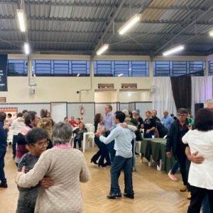 Idosos aproveitam último dia de Festa do Divino e agitam o pavilhão da Igreja Matriz