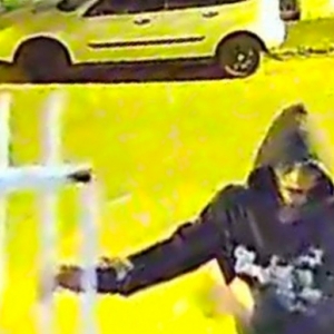 Câmera de monitoramento capta ação de criminosos durante a madrugada