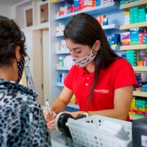 O tempo mudou e bateu aquela gripe no fim de semana? Anote aí as farmácias de plantão