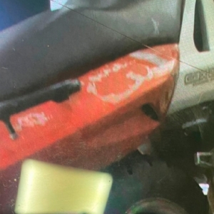 Moto furtada é negociada em pátio de supermercado; suspeito é preso