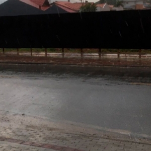 AGORA: Chuva intensa atinge o Vale do Rio Tijucas com registros de granizo