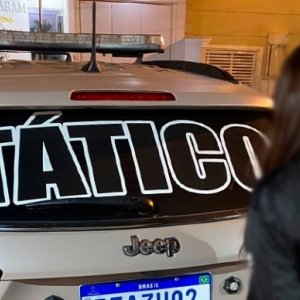 EM TIJUCAS - Casal é flagrado traficando cocaína e mulher acaba presa