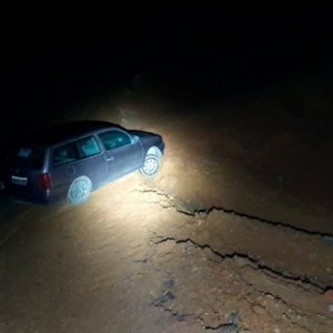 Veículo com registro de furto/roubo é encontrado em local de difícil acesso