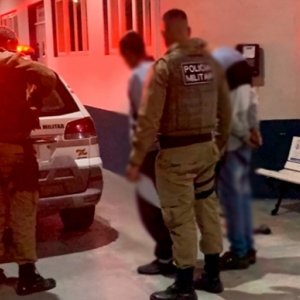 EM TIJUCAS - Dupla é presa tentando arrombar açougue na P4
