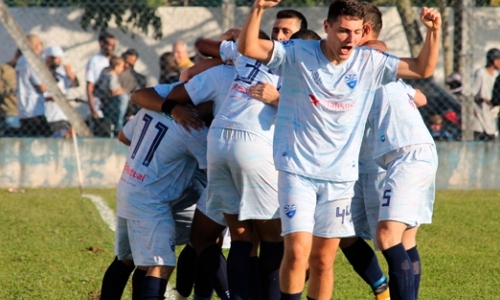 AV 13 vence, mas não reverte placar e o União garante vaga na final