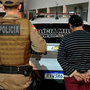 Homem muda de nome e sexo, mas não escapa de mandado de prisão por estupro