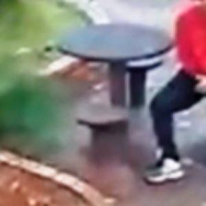 Enquanto caminhava em orla de praia mulher é vítima de importunação sexual