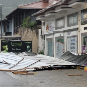 PORTO BELO - Cidade registra diversos estragos e suspende aulas