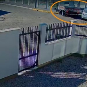Moradores pedem solução urgente para evitar acidentes em cruzamento 