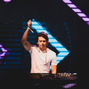 Jovem promessa da música eletrônica se destaca em cenário nacional