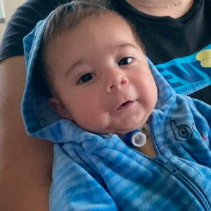 Mãe faz denúncia com possibilidade de faltar material necessário para sobrevivência do filho