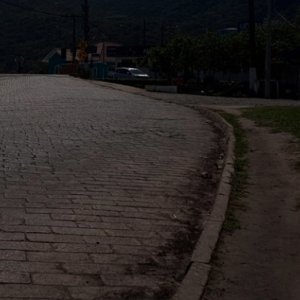 EM TIJUCAS - Homem é esfaqueado durante a madrugada em bailão