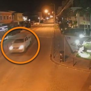 Caminhonete colide contra carro estacionado e vítima procura por condutor