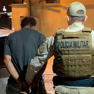 Câmeras de segurança captam ação de criminosos em prédio no Centro da cidade