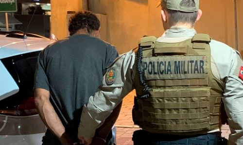 Câmeras de segurança captam ação de criminosos em prédio no Centro da cidade