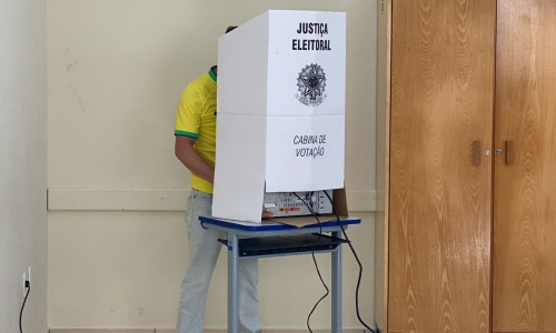 ELEIÇÕES 2022: Eleitores vão as urnas nas primeiras horas em Tijucas