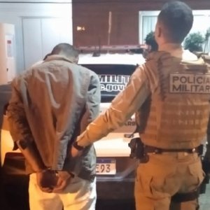 Criança aborda policiais ao ter bicicleta levada por homem com mais de 50 passagens criminais