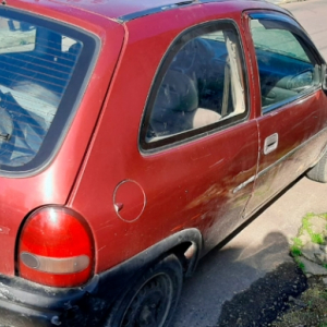 Veículo é deixado em via pública com vidros abertos após ser furtado