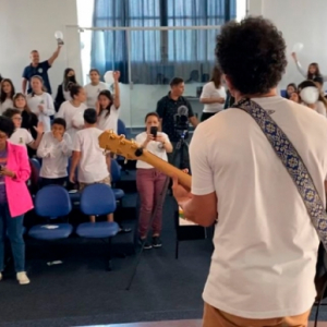 Idealizado pelo cantor Nego Joe, Projeto Paz nas Escolas recebe apoio importante