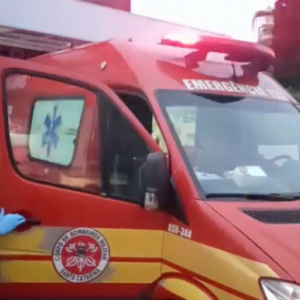 Colisão deixa motociclista desacordado e mobiliza equipes de resgate