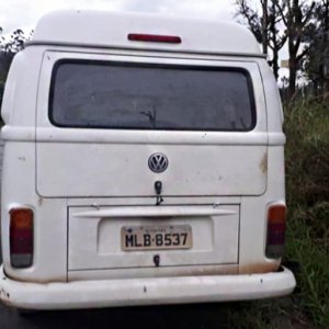 Furtada três dias antes, Kombi é abandonada em via pública 