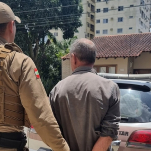 Idoso é preso em flagrante com plantação de maconha em sua residência 