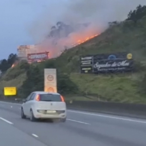 Incêndio é registrado às margens da BR-101