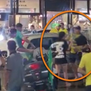 Durante manifestação, mulher é agredida com tapa e cabeçada no rosto