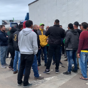 Paralisação da BR-101 em Porto Belo já dura 24 horas; veja as atualizações