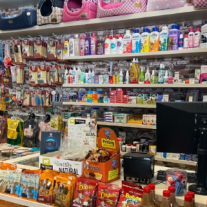 Com direito a brindes, loja especializada em produtos pet abre uma nova unidade