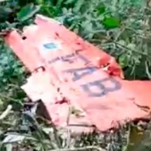 Corpos carbonizados são achados em destroços de avião da FAB