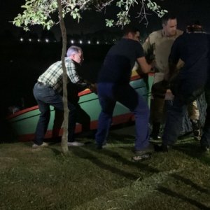 PLANTÃO: Embarcação afunda no Rio Tijucas; uma pessoa está desaparecida