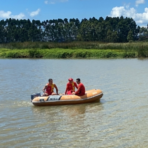 Bombeiros retomam buscas por pescador que caiu no Rio Tijucas