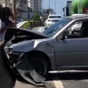 Colisão na rodovia BR-101 provoca filas na manhã deste sábado