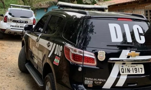 Quatro pessoas são presas por envolvimento no tráfico de drogas