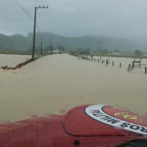 Tijucas tem aulas canceladas, problemas com abastecimento e em estradas