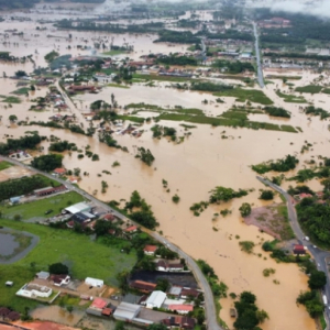 Imagens aéreas mostram situação dramática da enchente no Vale