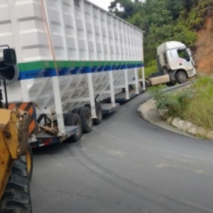 Giro de Notícias - 02/12 | Morro de Zimbros tem acesso bloqueado por carreta 