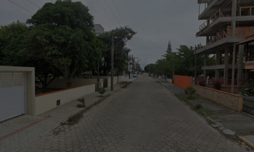 Casal de Tijucas é preso após arrombar e tentar furtar residência 