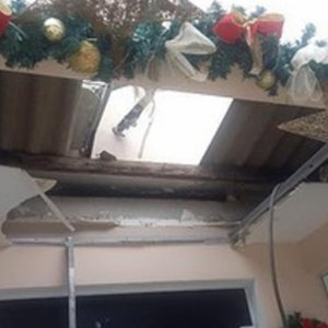 Trabalhador sofre queda de telhado e tem suspeita de fratura na costela