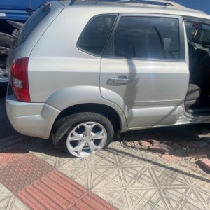 Carreta e carro colidem em cruzamento de Tijucas  