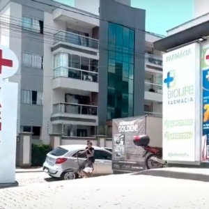FLASH AO VIVO | Farmácia é reinaugurada em Tijucas; veja como ficou