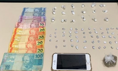 Traficante é preso com várias porções de drogas ao lado de escola