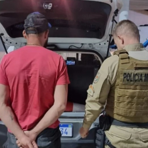 Com mandado de prisão ativo no Paraná, homem vai parar no “Capim Branco” 
