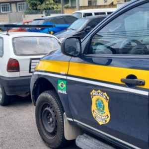 Carro furtado no domingo de Natal é recuperado na rodovia BR-101